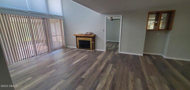 Building Photo - 610 Main Trail