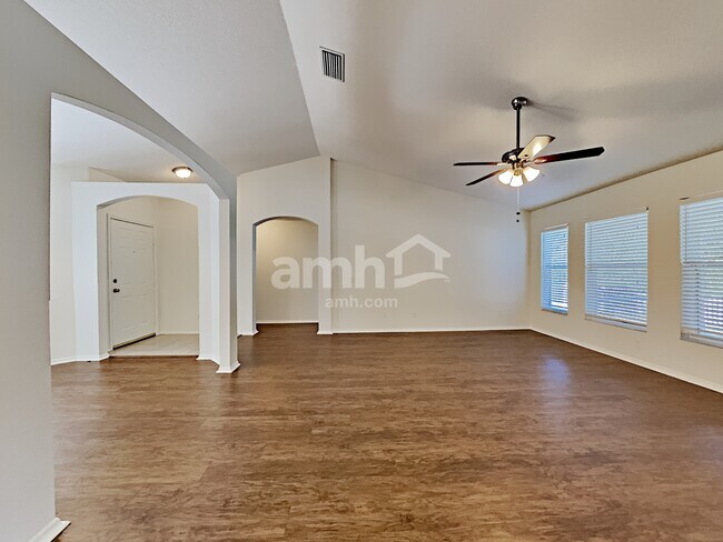 Foto del edificio - 312 116th St E