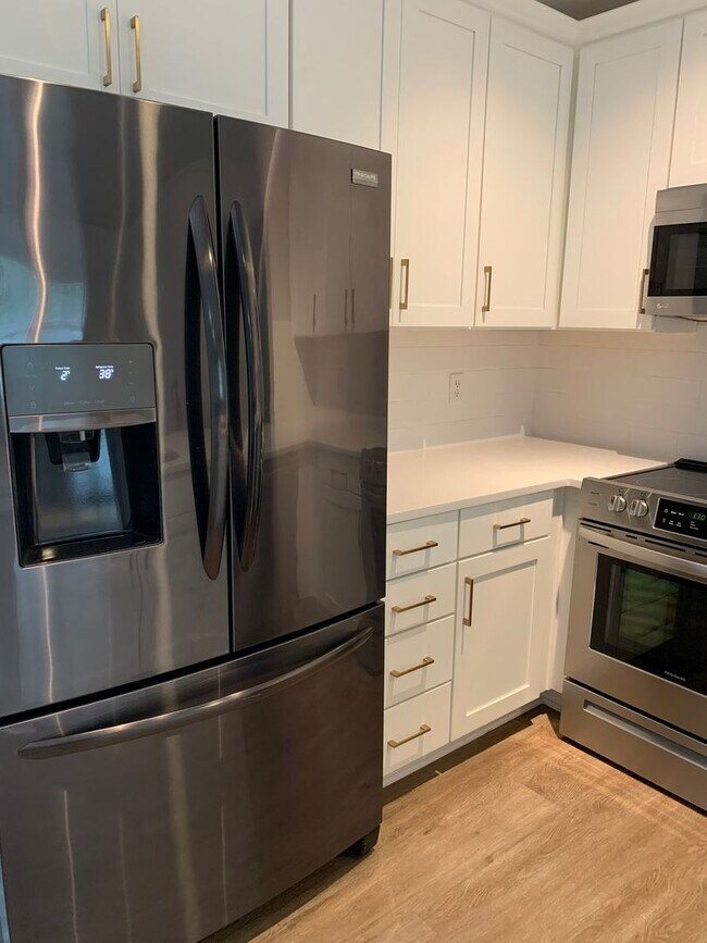 Building Photo - Remodeled one bedroom 1 bath single family...