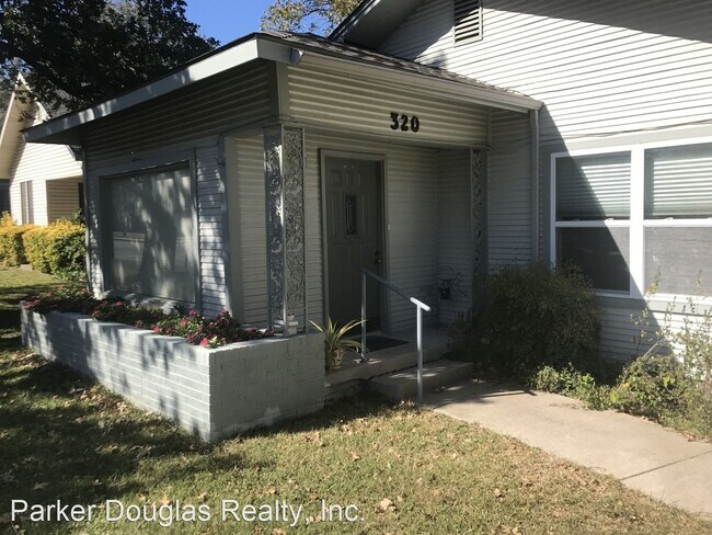 Building Photo - 3 br, 2 bath House - 320 W. Russell