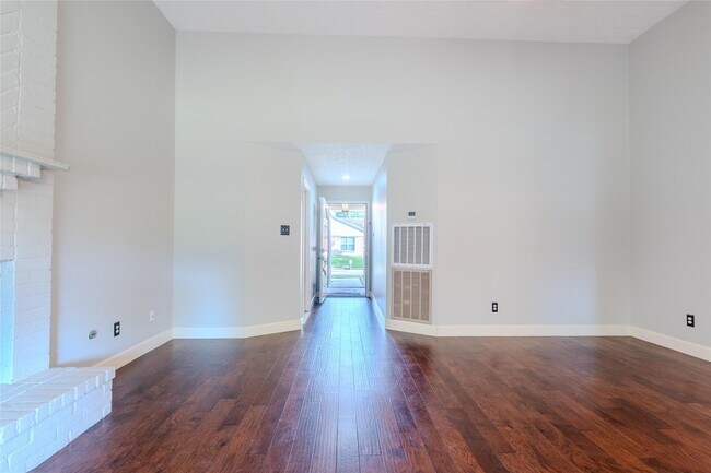 Foto del edificio - 9310 Jan Glen Ln