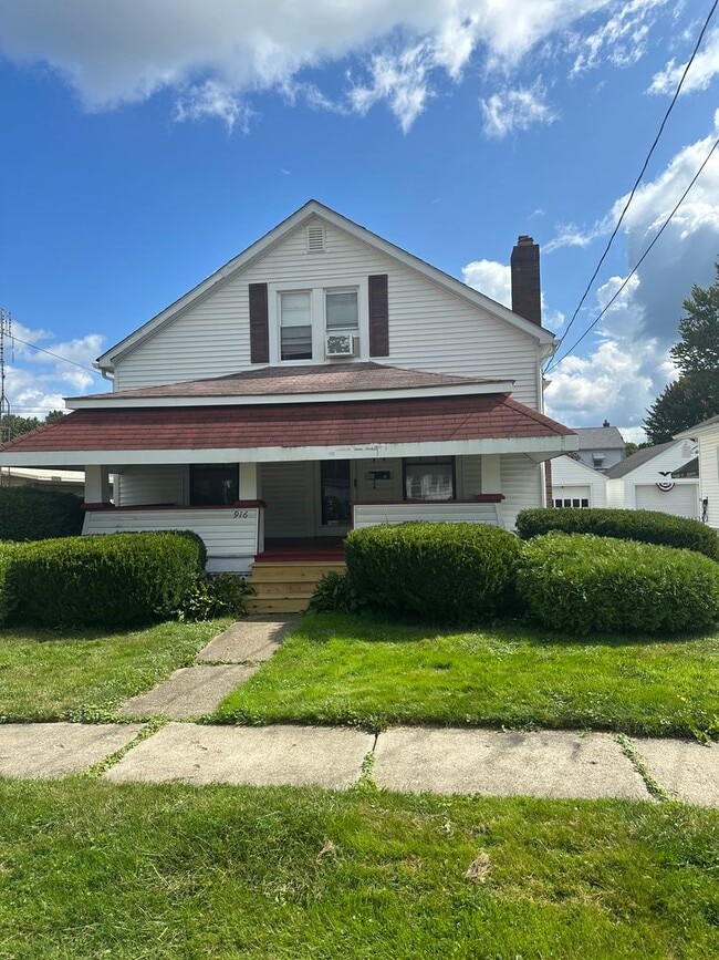 Building Photo - 916 Sunset Ave