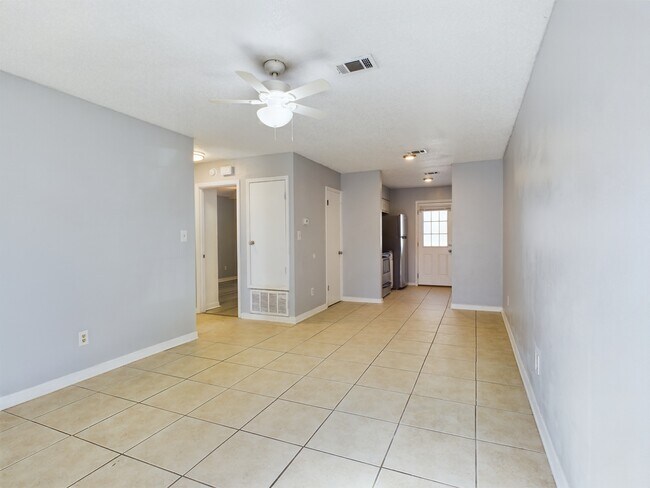 Building Photo - 3375 Green Briar Cir
