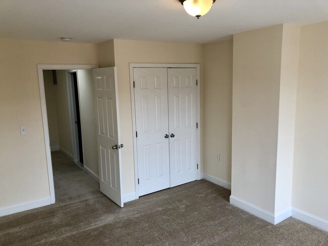 Foto del edificio - 1223 N Bond St