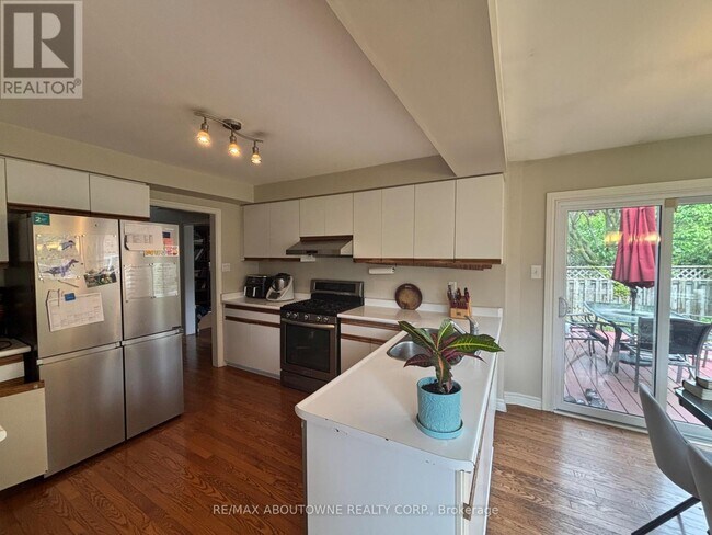 Building Photo - 1284 Creekside Dr