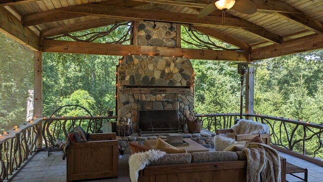 Foto del edificio - 2/2 Mtn Top Getaway - Huge Screened Porch w/ Stone Fireplace