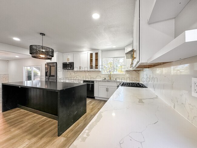 Foto del edificio - 16624 Selby Dr