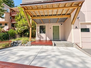Building Photo - 2260 Terrace Ave
