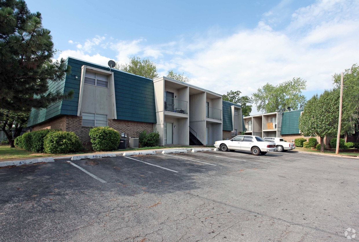 Primary Photo - Pine Ridge Apartments