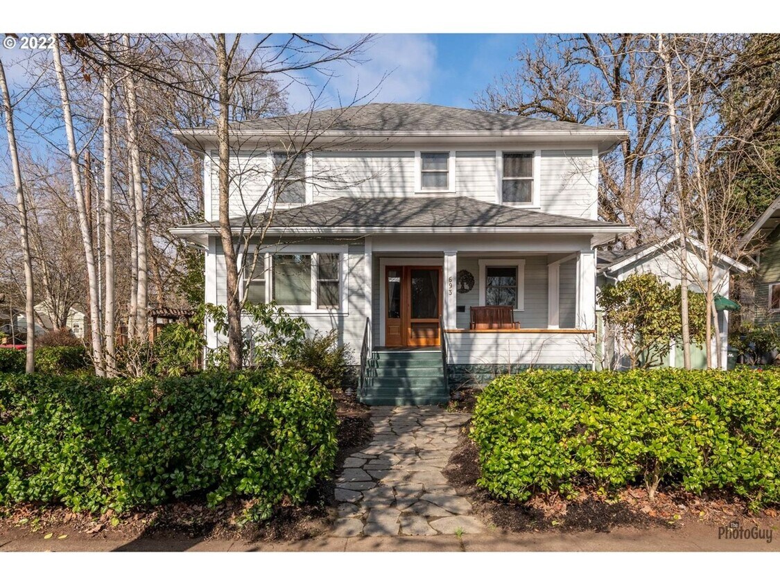 Foto principal - 4 Bedroom House Near Downtown Eugene