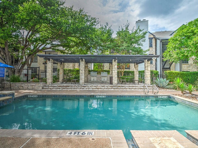 Sparkling Pool - Logans Mill