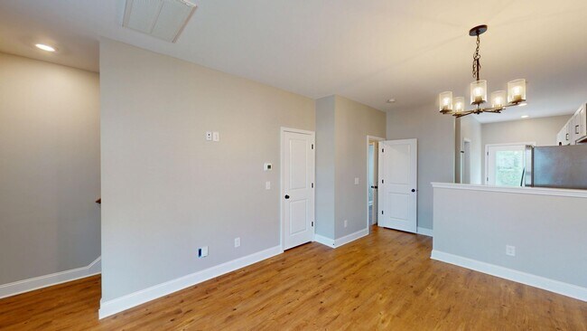 Building Photo - 805 Levitan Dr