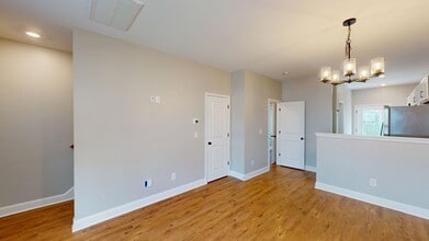 Building Photo - 830 Levitan Dr