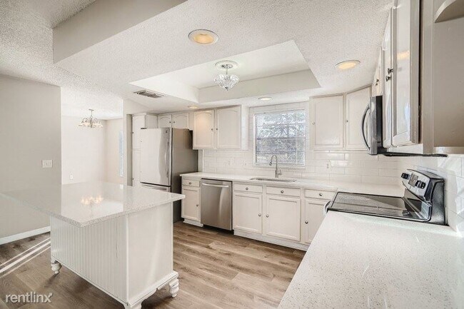 Foto del edificio - 3 br, 2 bath House - 11391 Salters Street ...