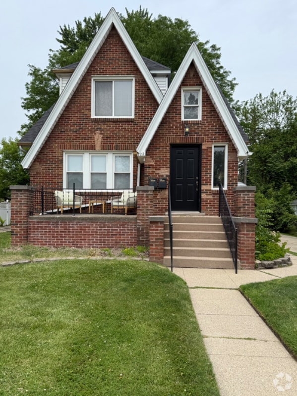Building Photo - 122 W Houstonia Ave
