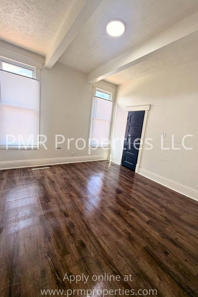 Foto del edificio - 824 1st Ave
