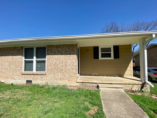 Building Photo - 8646 Daisy Dallas Rd