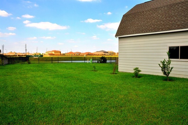 Building Photo - 2711 Surrey Cir