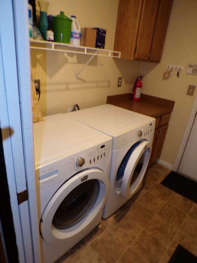 Building Photo - Wind Stream Condos - 3 Bedroom - 2 bathroo...