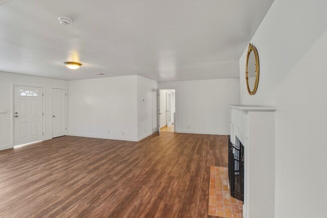 Foto del edificio - 2148 Irvin Wy