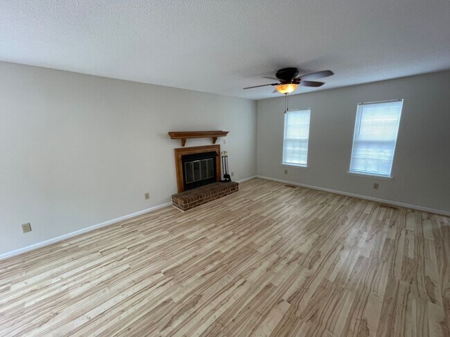 Foto del edificio - Adorable 3 Bedroom Home in Durham with Fir...