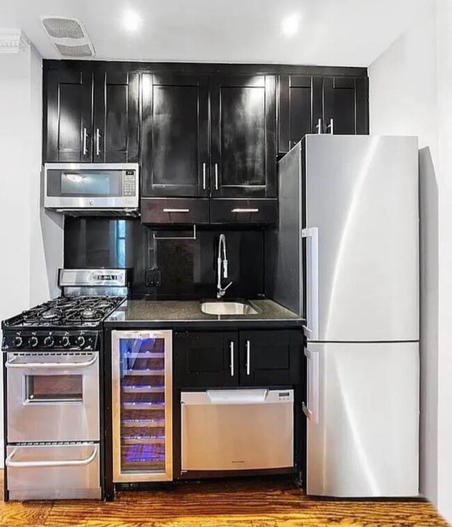 Building Photo - 345 W 53rd St
