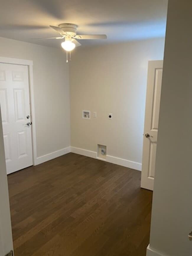 Building Photo - 2 Bedroom 1 bath