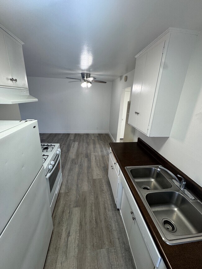 Foto del edificio - Bowles Apts