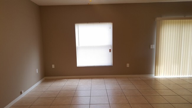 Foto del edificio - 1163 Schumann Dr