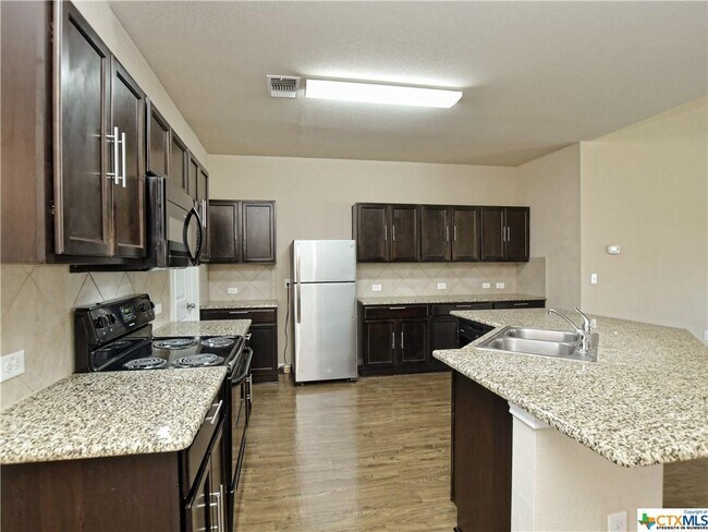 Foto del edificio - 14313 Deaf Smith Blvd