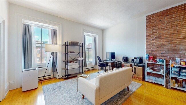 Foto del edificio - 703 Massachusetts Ave