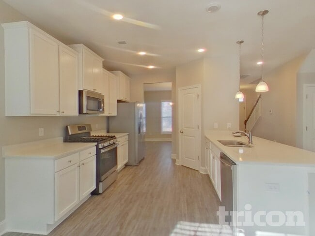 Building Photo - 607 Roseridge Dr