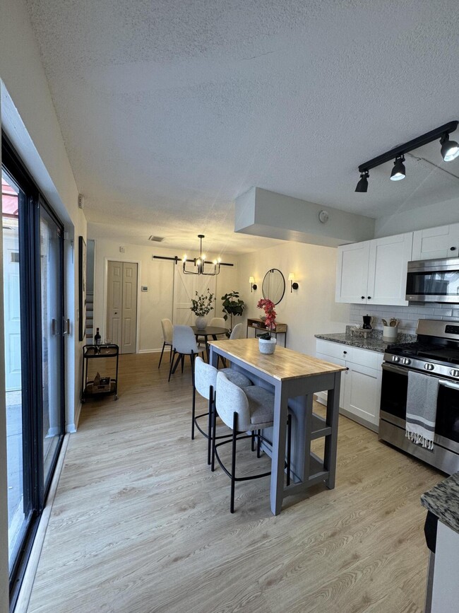 Foto del edificio - 6372 Seven Springs Blvd