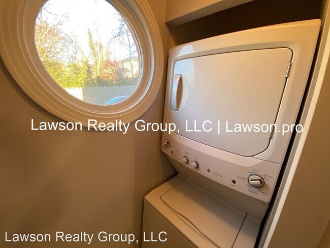 Building Photo - 2 br, 3 bath House - 2429 Avenham Ave SW #7