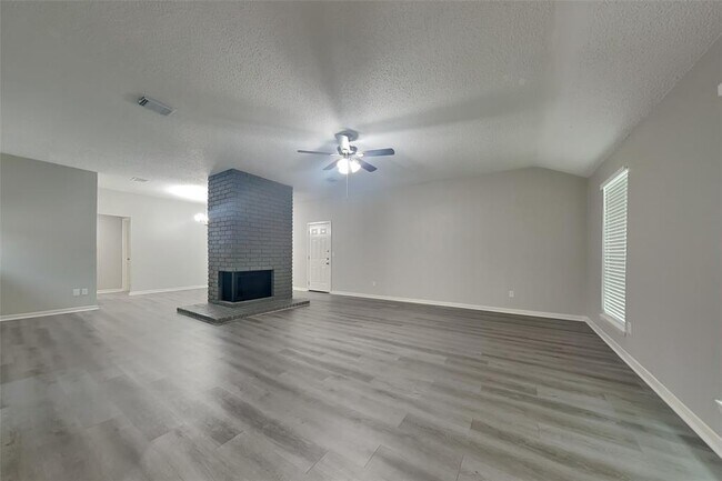 Building Photo - 9315 Silver Tip Dr