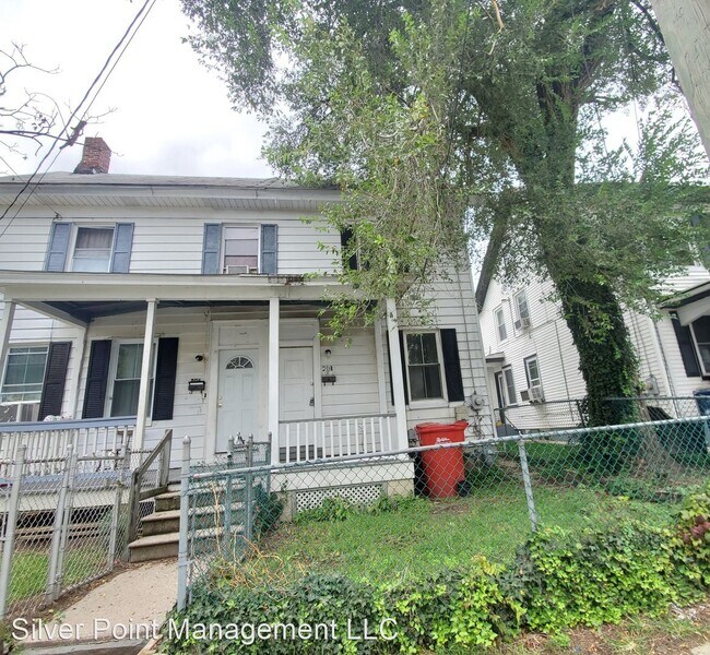 Building Photo - 3 br, 1 bath House - 208 Bank St.