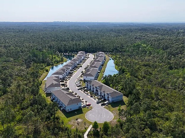 Comunidad - 65 Crossing Ln