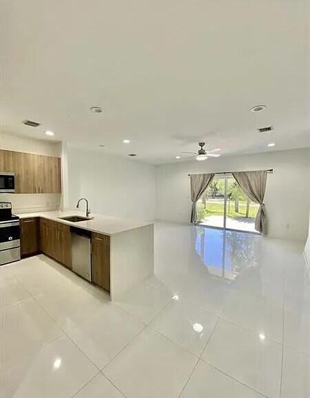 Foto del edificio - 1060 Crystal Way