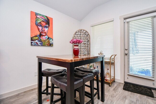 Foto del edificio - 8134 Sugar Cane Ln