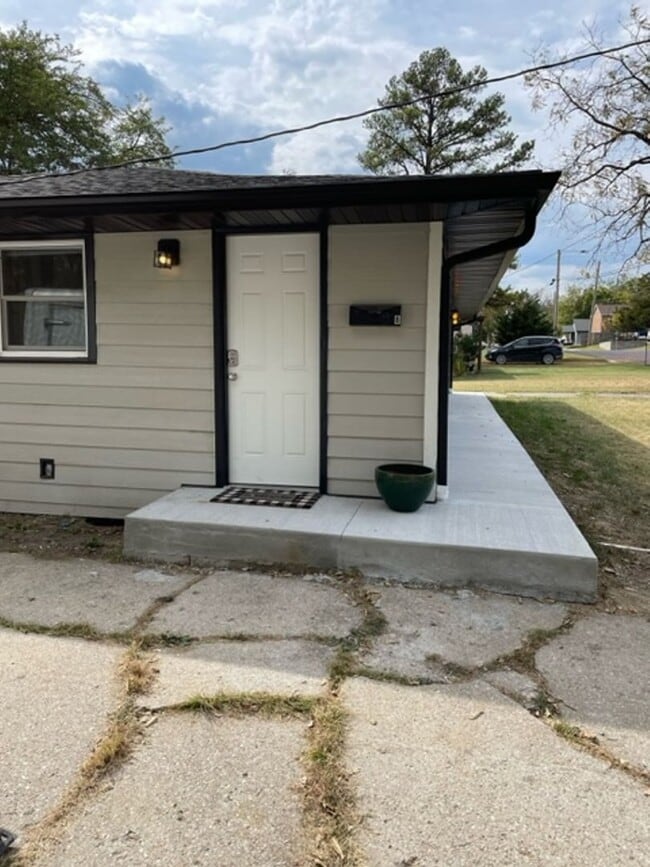Building Photo - 1906 Gordon St