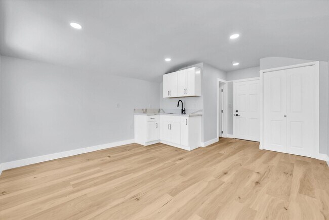 Foto del edificio - Newly Renovated Studio Home in the Heart of Downtown Fullerton with New Roof