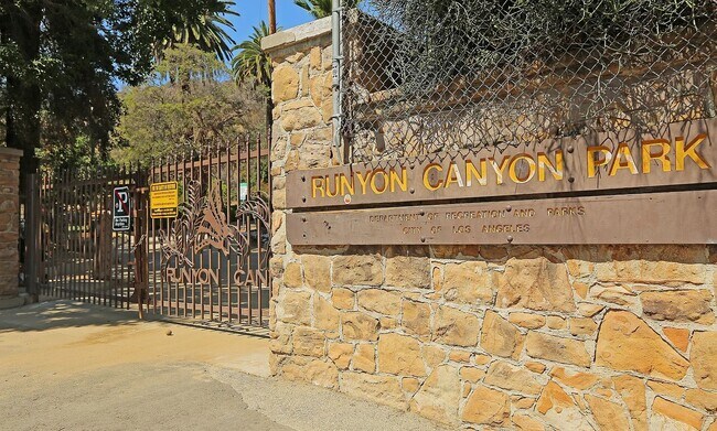 Foto del edificio - 7260 Hillside Ave