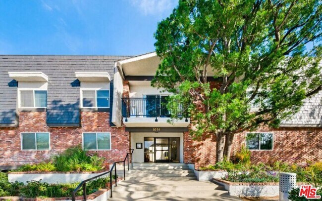 Foto del edificio - 5252 Coldwater Canyon Ave