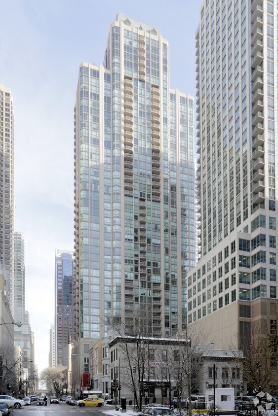 The Pinnacle Apartments Chicago, IL