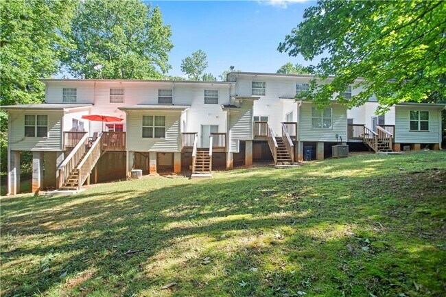 Foto del edificio - 6712 Lakewood Dr