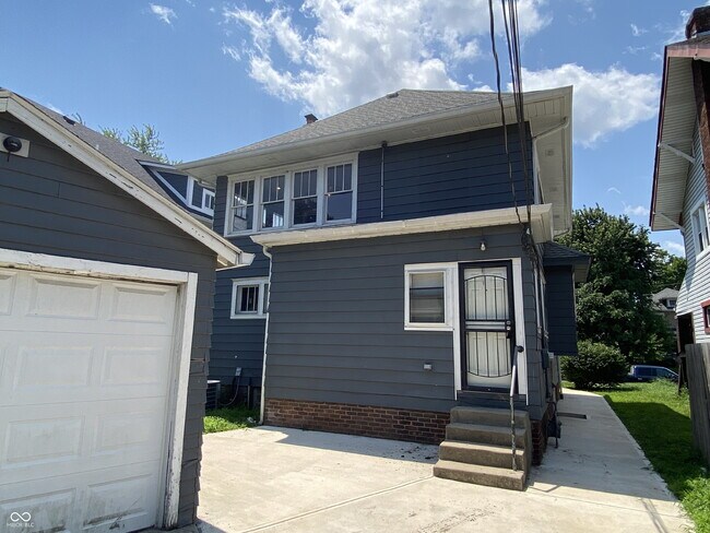 Building Photo - 3047 N College Ave