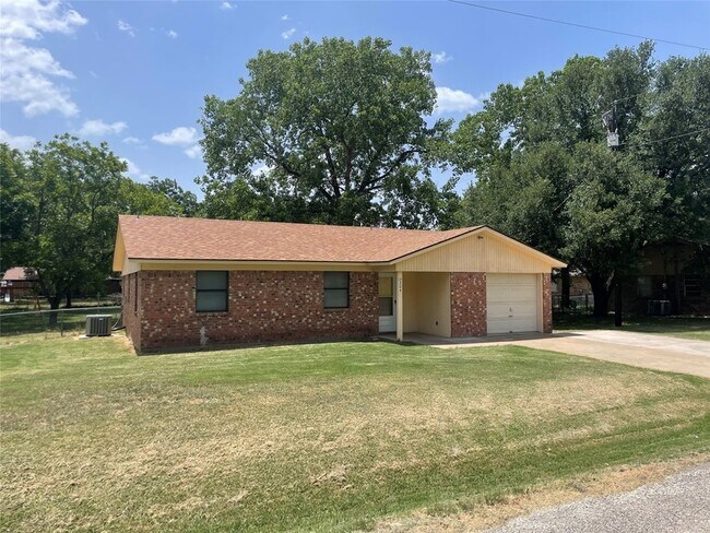 Foto del edificio - 204 Cedar Ln