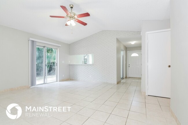 Building Photo - 1936 Pinehurst Dr