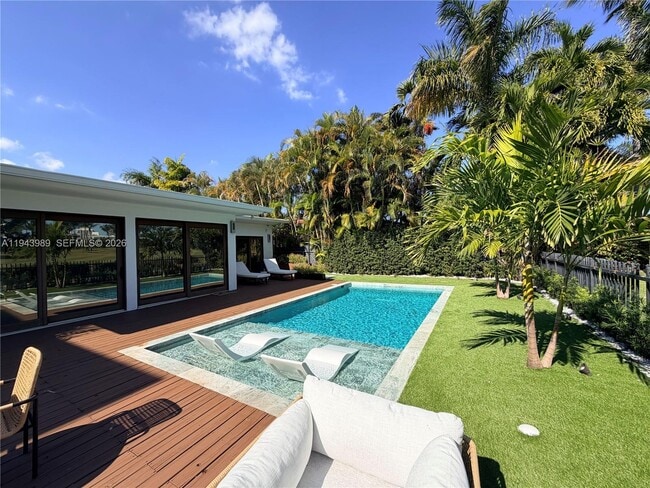 Foto del edificio - 5911 Alton Rd