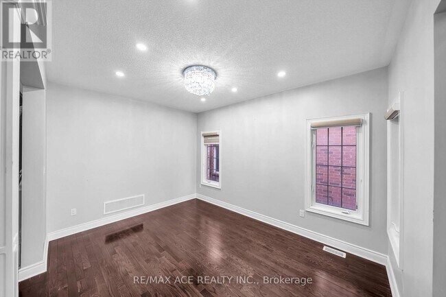 Photo du bâtiment - 1337 Woodstream Ave